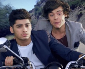 harry-styles-and-zayn-malik-in-the-video-for-kiss-you
